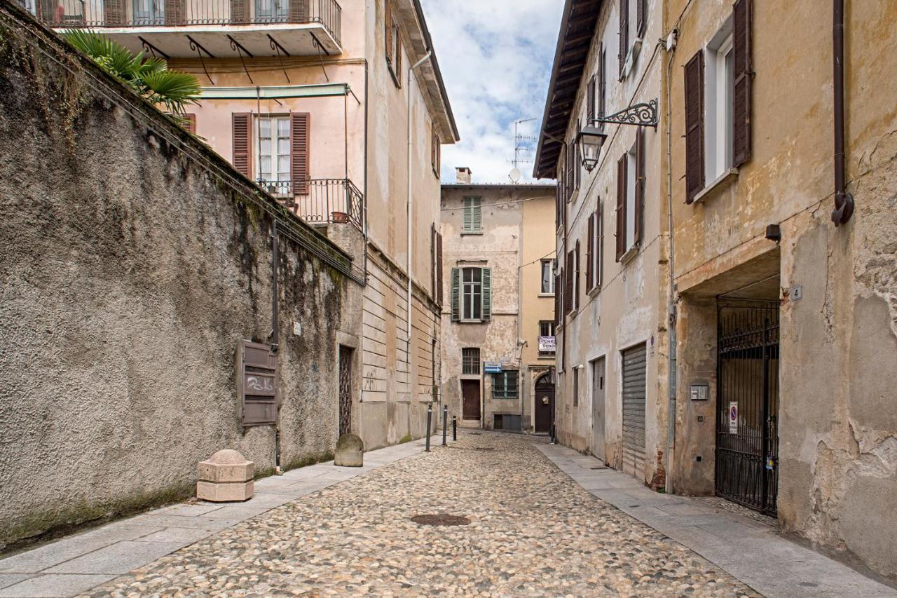 Piccola Villa Nel Centro Storico Arona Bagian luar foto